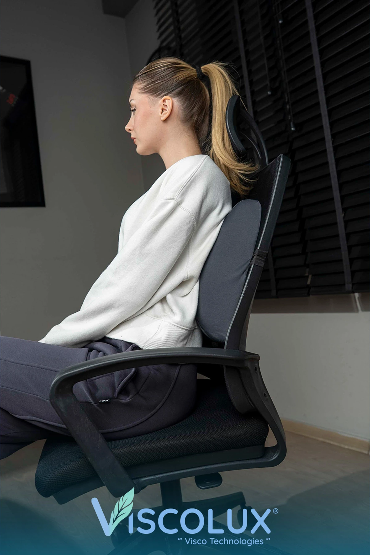 Ortopedik Bel Destek Yastığı - Visco Bel Destekli Minder Evde Ofiste Arabada Konfor Füme 35x34x12