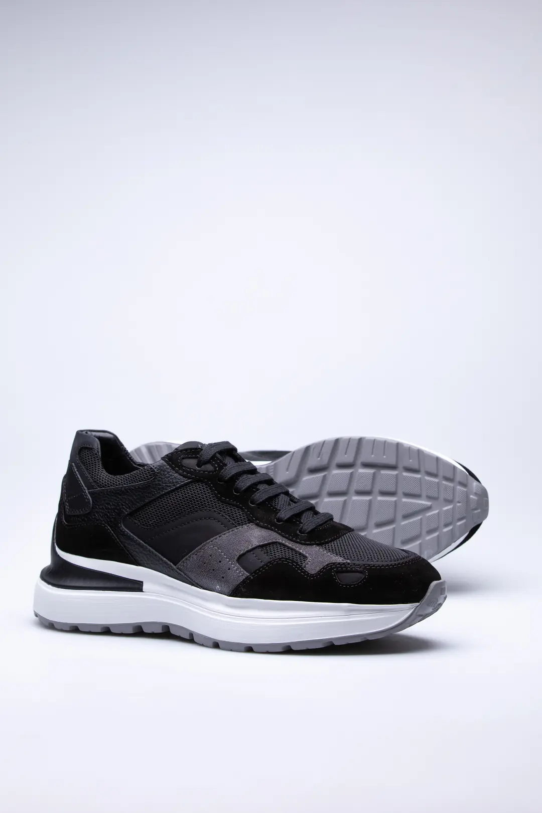 BLACK SWISS