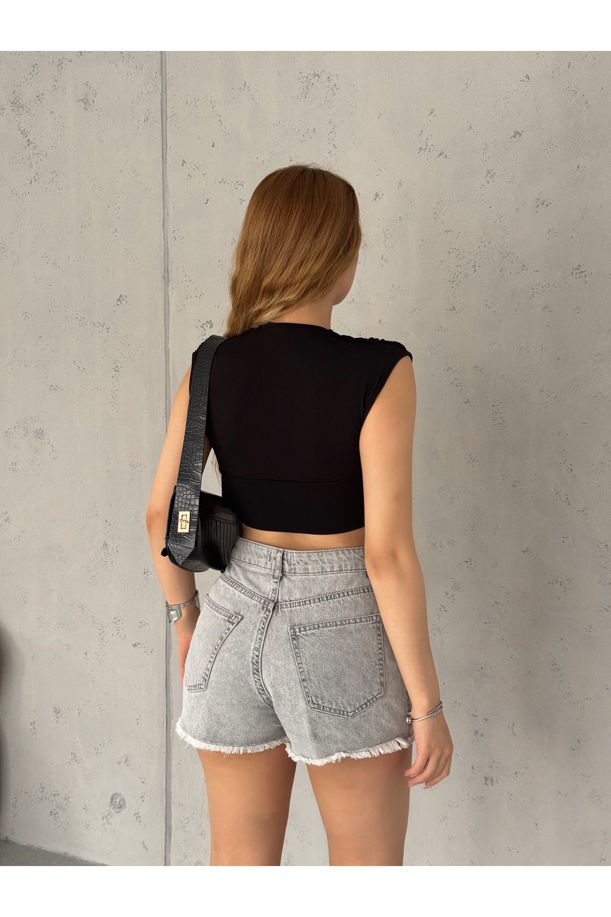 Kadın Sıfır Kol Derin V Yaka Önü Çift Kat Sandy Kumaş Örme Crop Bluz
