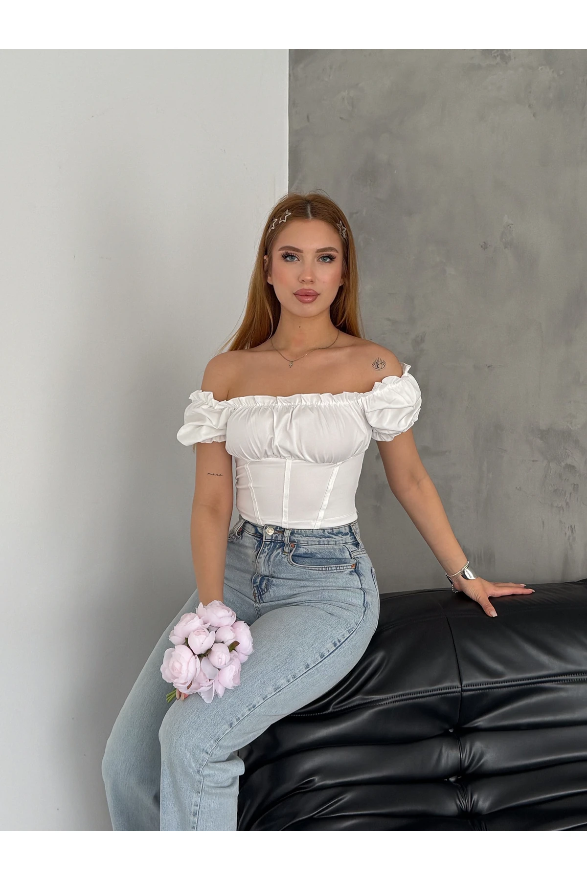 Kadın Balon Kol Büzgülü Madonna Yaka Dalgıç Kumaş Crop Bluz