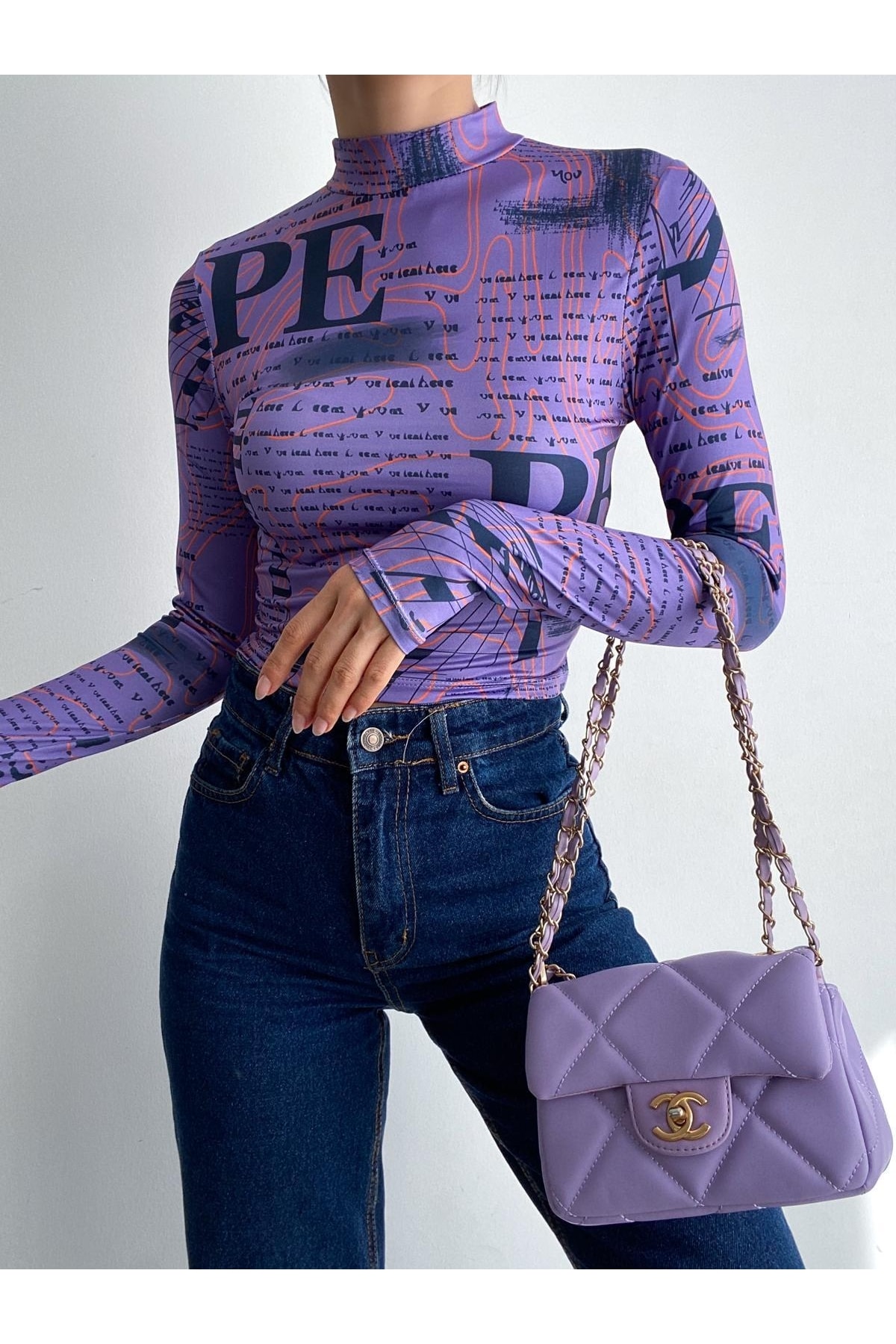 Dijital Baskılı Desenli Dik Balıkçı Yaka Uzun Kollu Crop Bluz