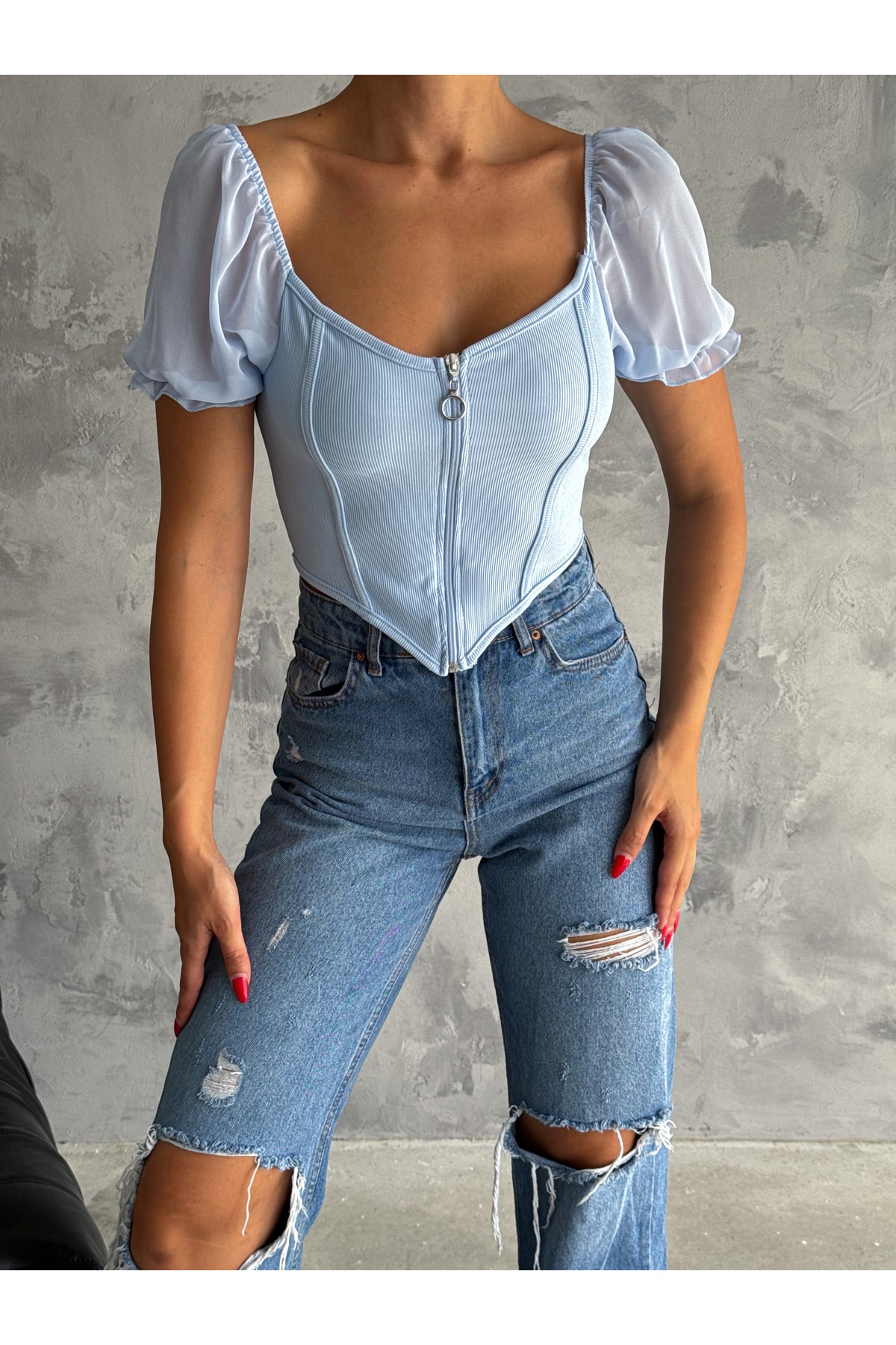 Beyaz Kolu Şifonlu Fermuarlı Kısa Kol Kadın Crop Bluz