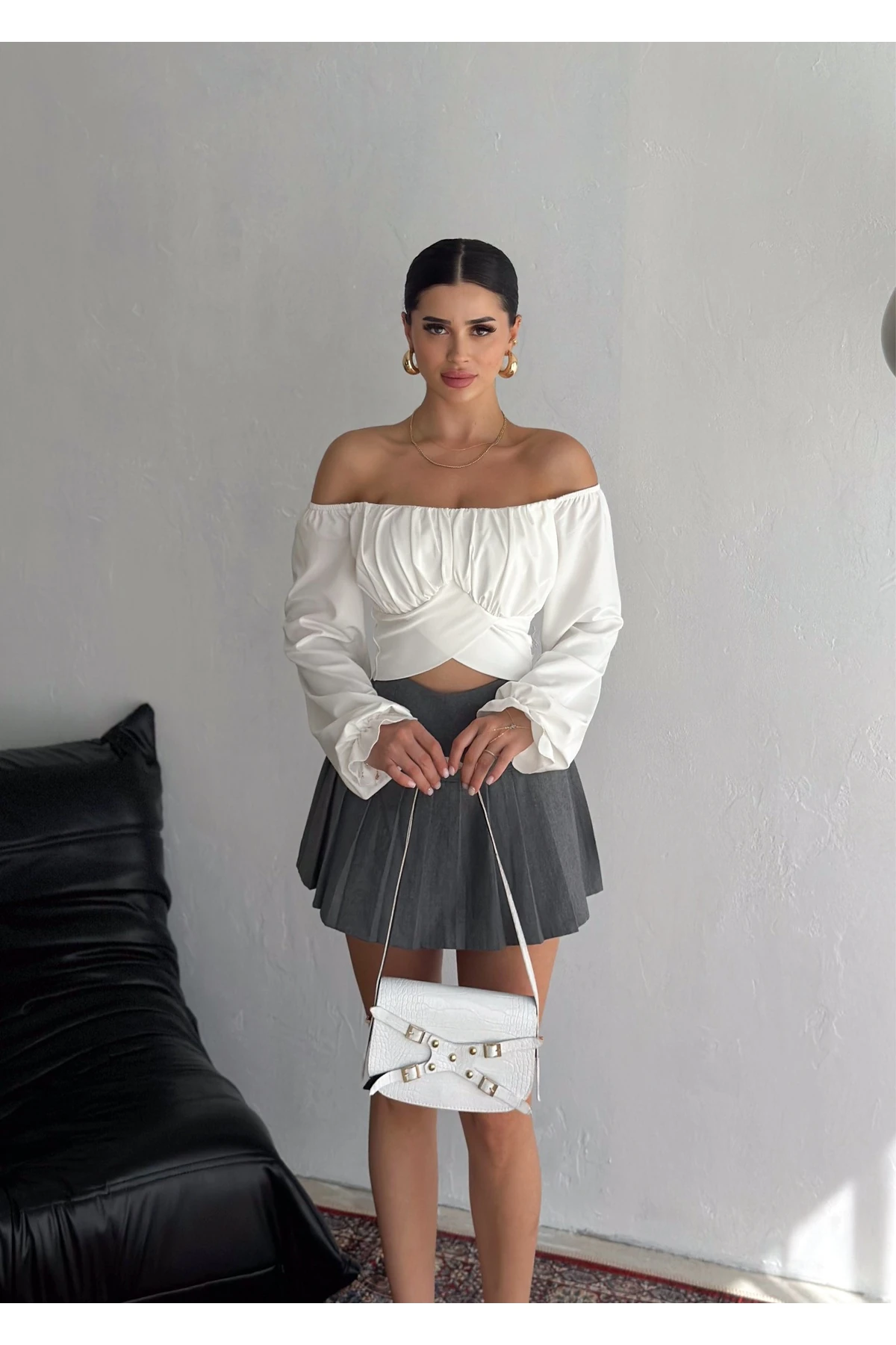 Kadın Madonna Balon Kol Yaka Alt Çapraz Büzgülü Dalgıç Kumaş Uzun Kol Crop Bluz