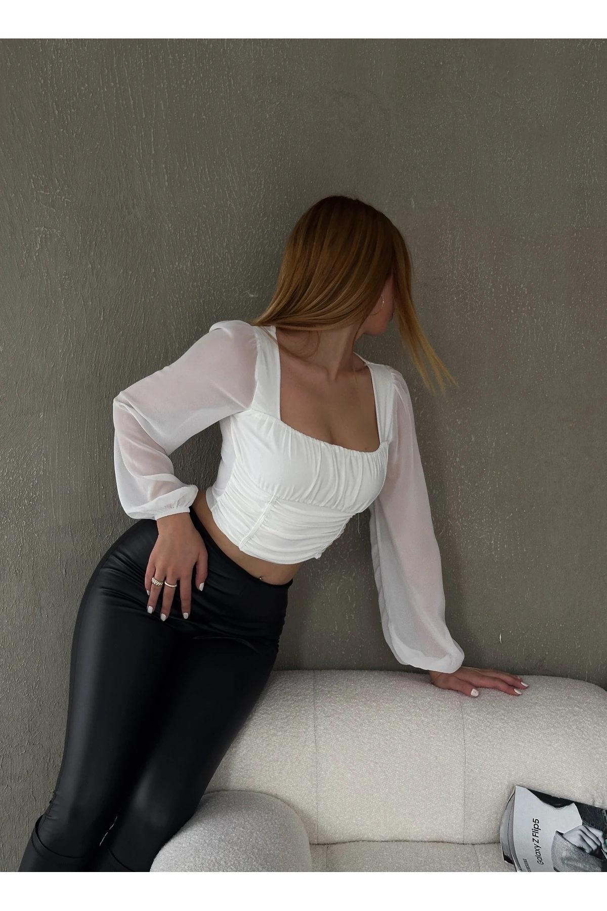 Kadın Kare Yaka Kolu Şifon Büzgülü Sandy Kumaş Örme Crop Bluz