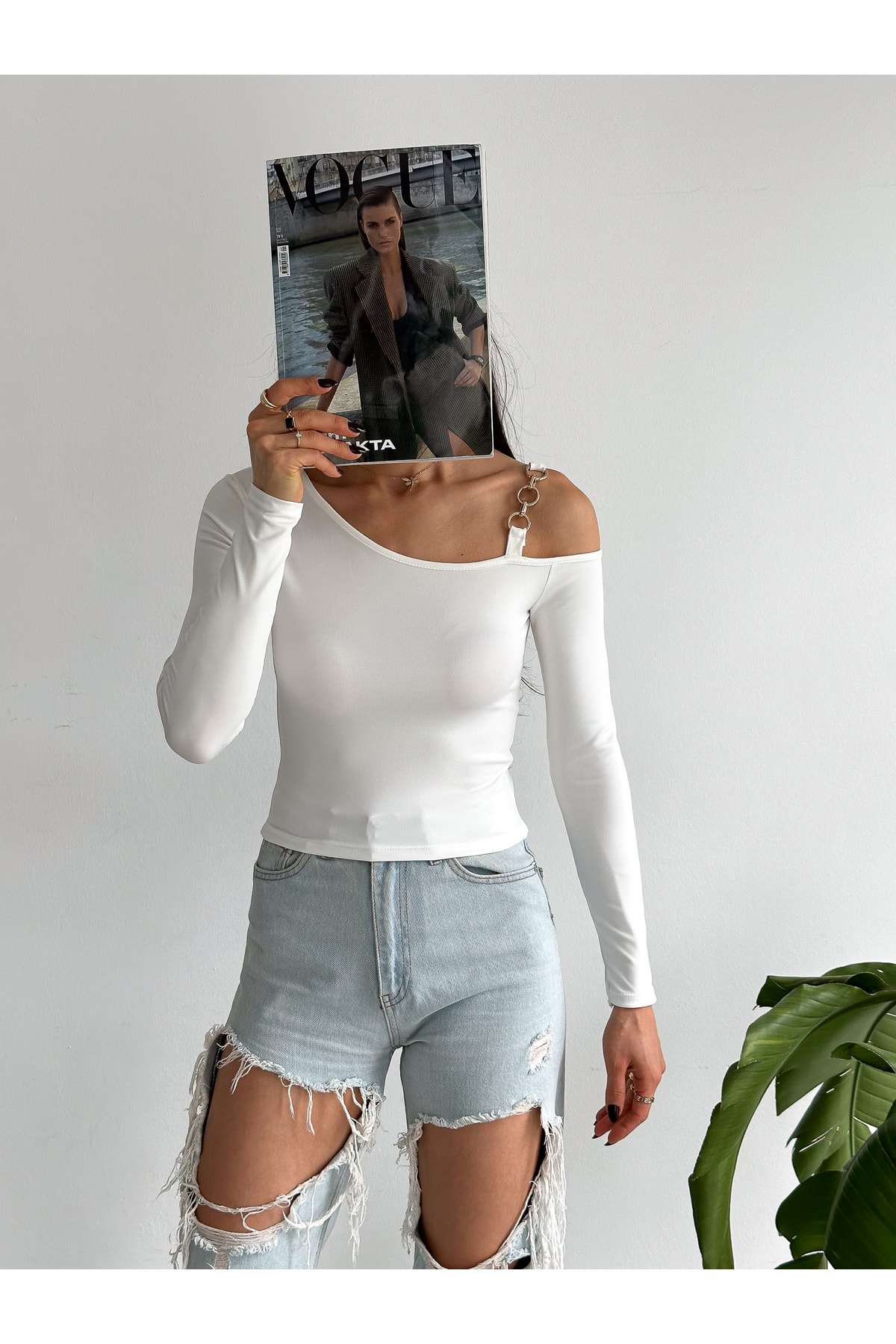Kadın Beyaz Tek Omuz Halkalı Uzun Kol Dalgıç Kumaş Crop Bluz
