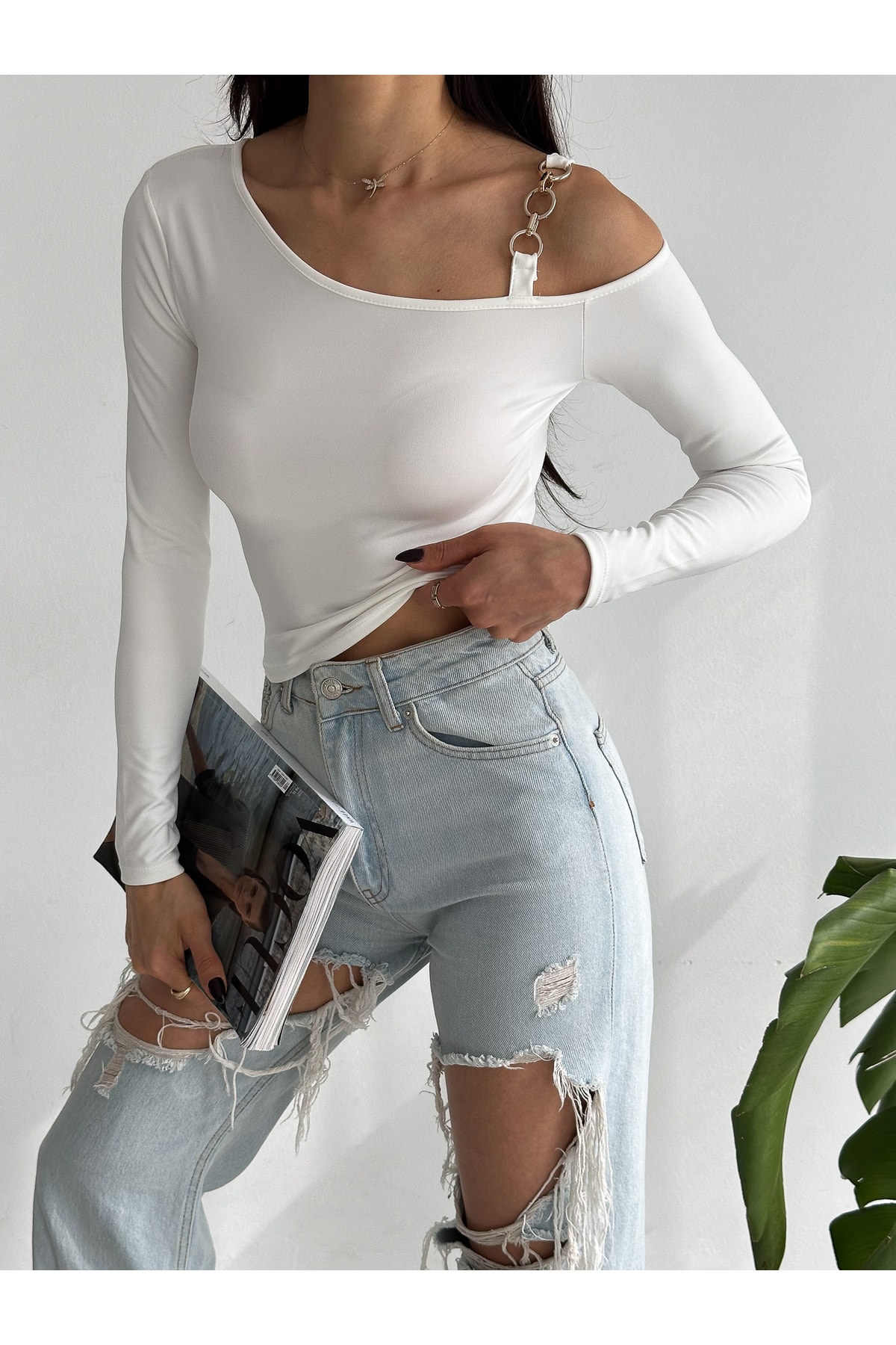 Kadın Beyaz Tek Omuz Halkalı Uzun Kol Dalgıç Kumaş Crop Bluz