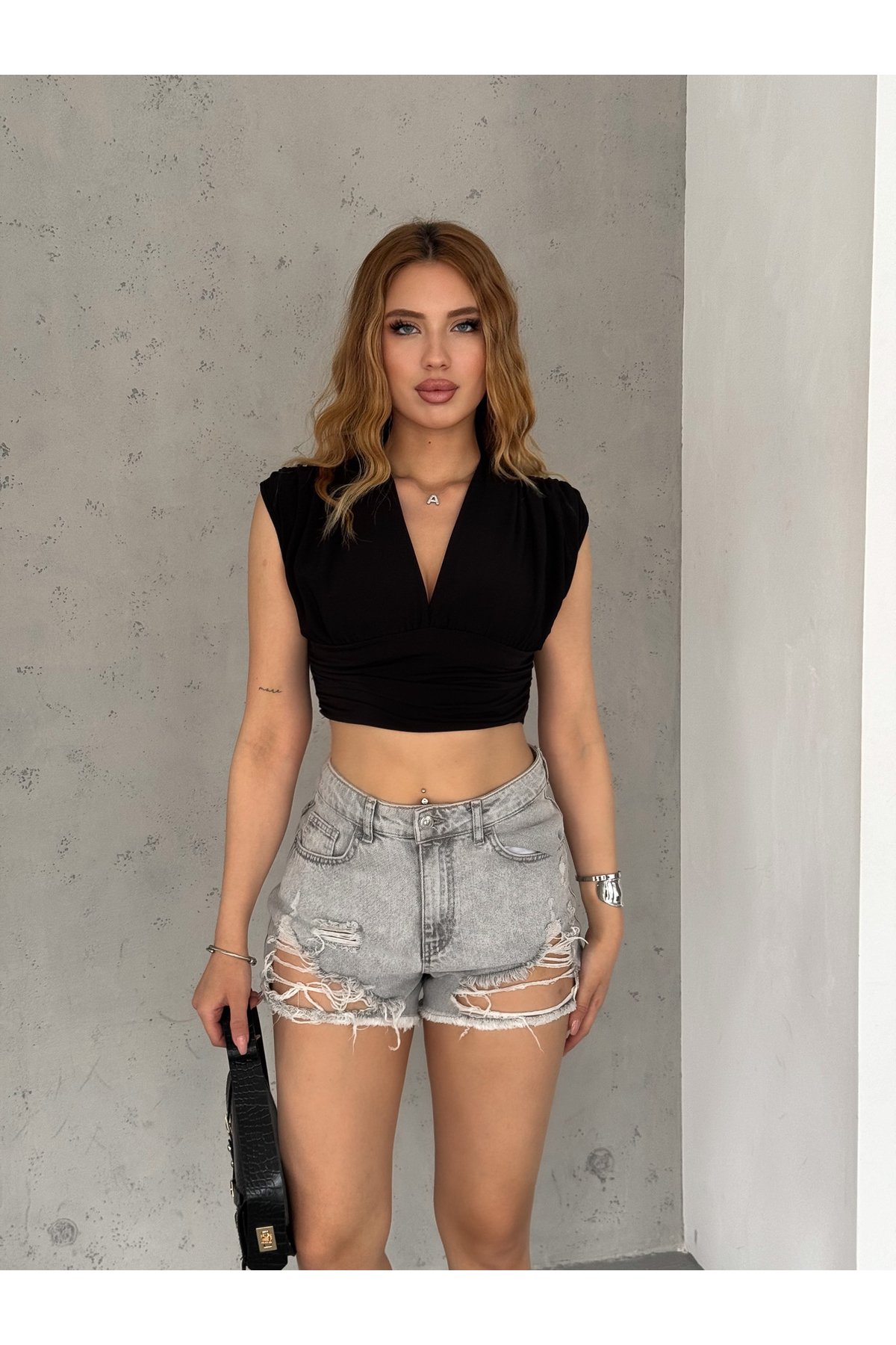 Kadın Sıfır Kol Derin V Yaka Önü Çift Kat Sandy Kumaş Örme Crop Bluz