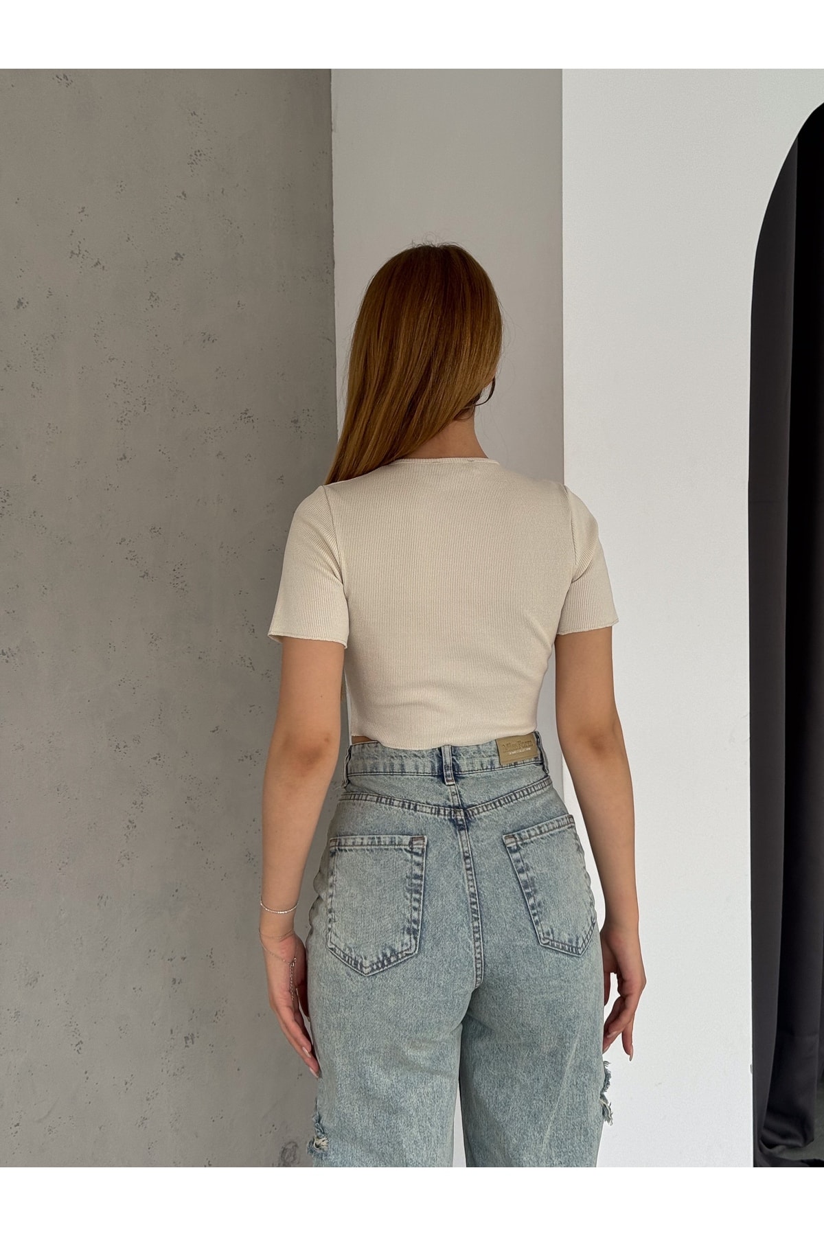 Bej Ters Dikiş Kısa Kolu Fermuarlı Kadın Fitilli Crop Body