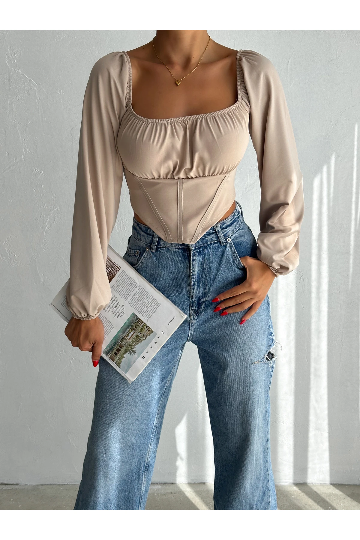 Kadın Balon Kol Madonna Yaka Korse Görünümlü Önü Biyeli Dalgıç Kumaş Uzun Kol Crop Bluz
