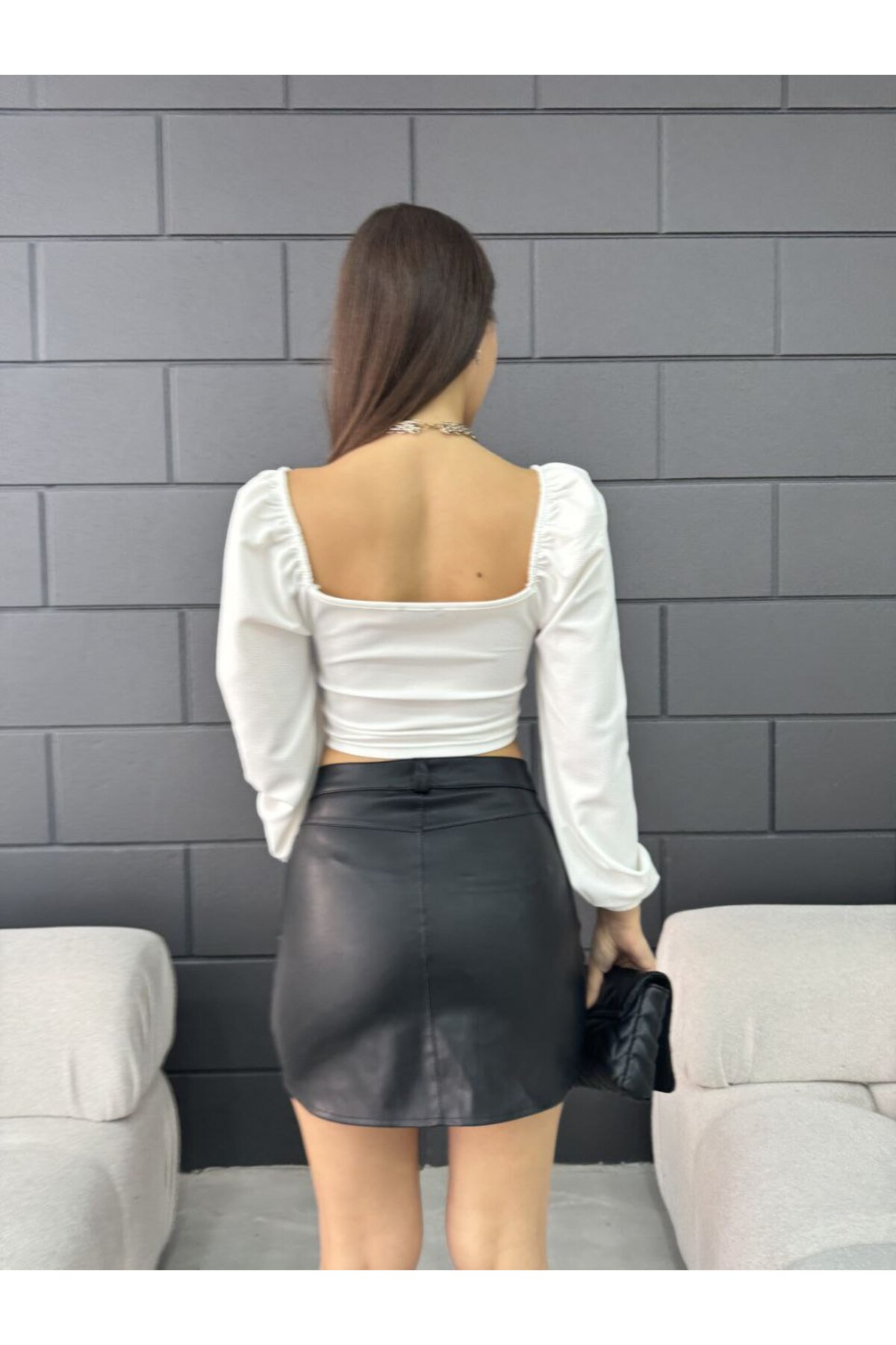 Kadın Beyaz Krep Kumaş Önü Büzgülü Balon Kol Crop Bluz
