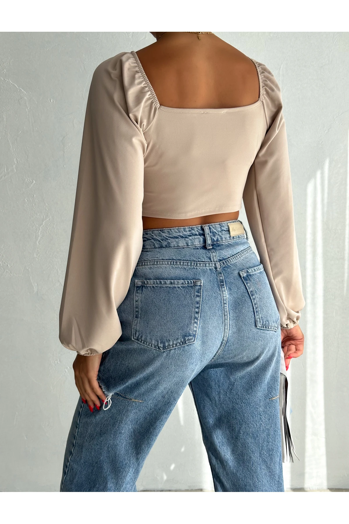 Kadın Balon Kol Madonna Yaka Korse Görünümlü Önü Biyeli Dalgıç Kumaş Uzun Kol Crop Bluz