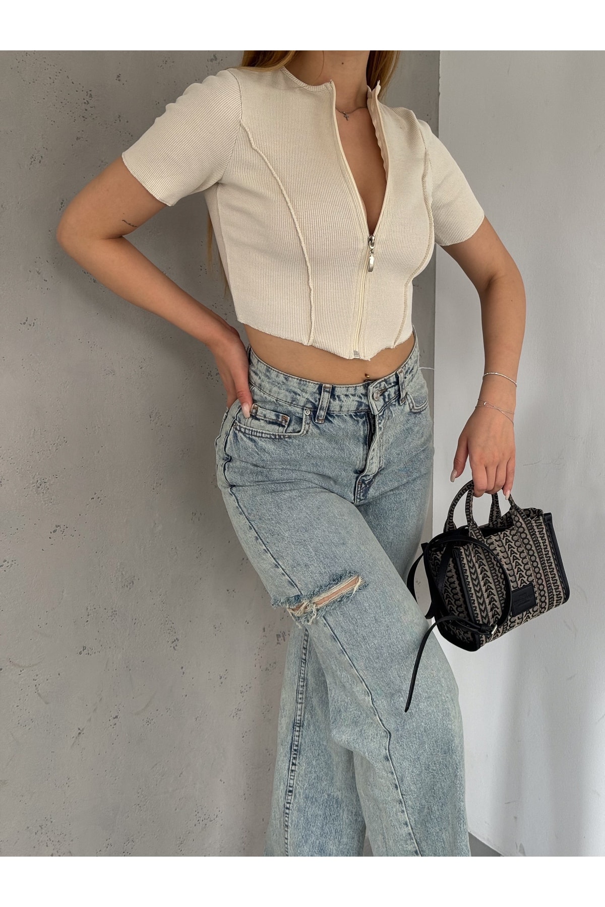 Bej Ters Dikiş Kısa Kolu Fermuarlı Kadın Fitilli Crop Body