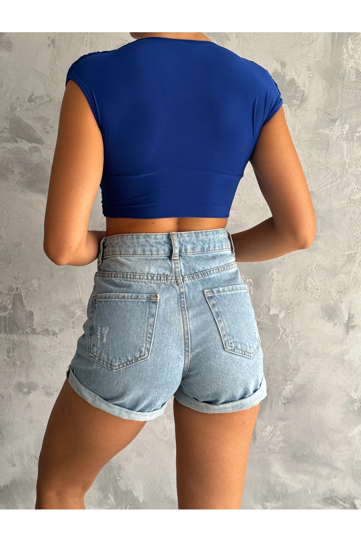 Kadın Sıfır Kol Derin V Yaka Önü Çift Kat Sandy Kumaş Örme Crop Bluz