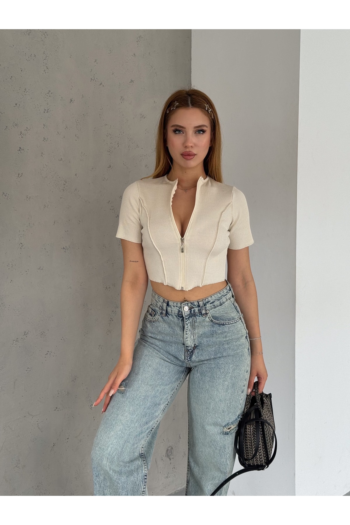 Bej Ters Dikiş Kısa Kolu Fermuarlı Kadın Fitilli Crop Body