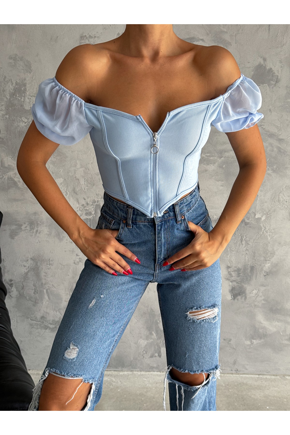 Beyaz Kolu Şifonlu Fermuarlı Kısa Kol Kadın Crop Bluz