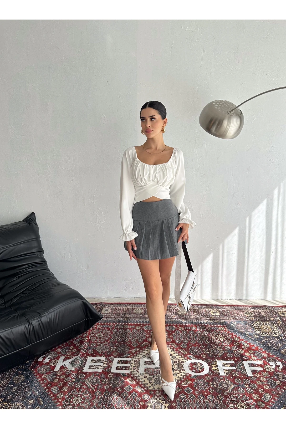 Kadın Madonna Balon Kol Yaka Alt Çapraz Büzgülü Dalgıç Kumaş Uzun Kol Crop Bluz