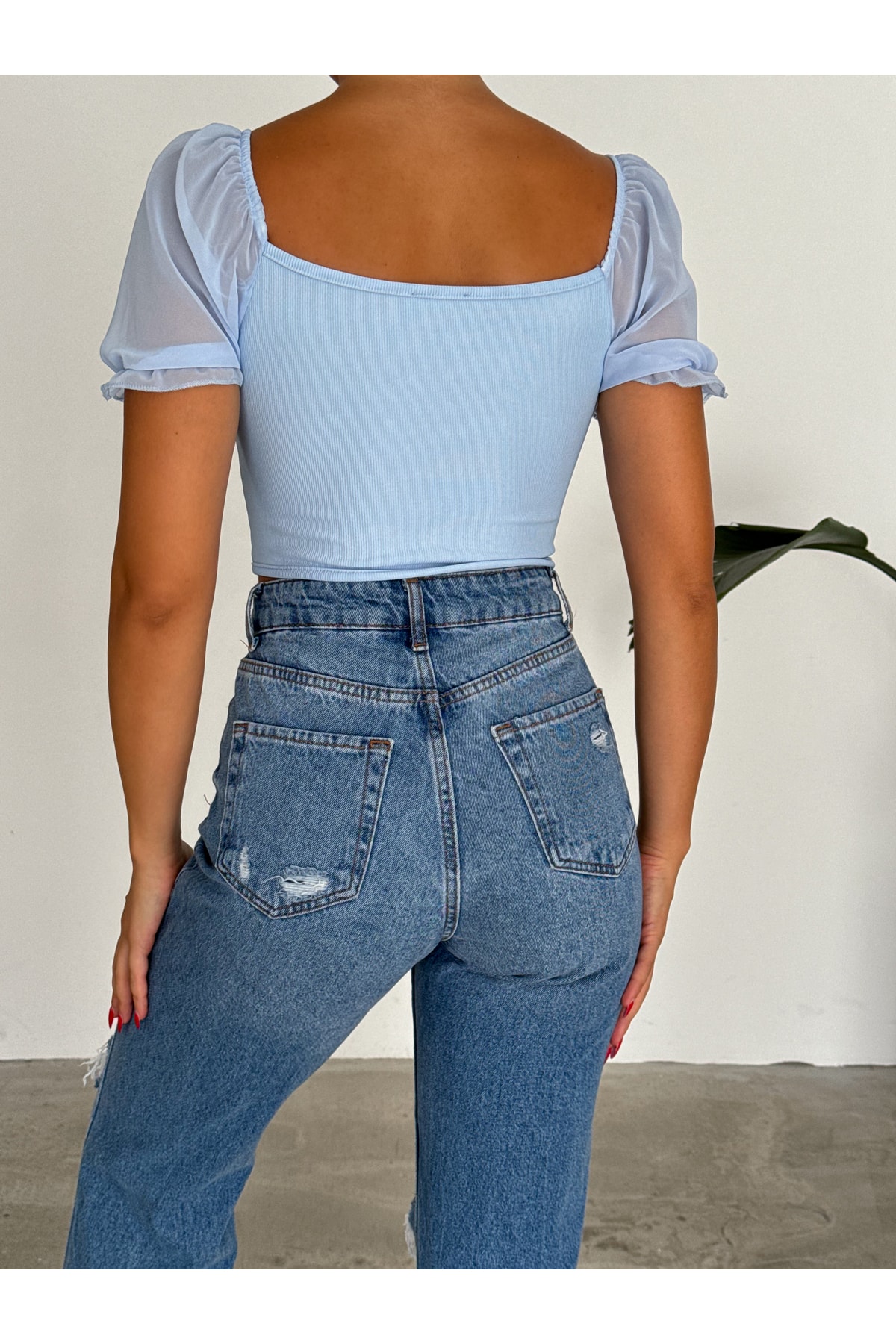 Beyaz Kolu Şifonlu Fermuarlı Kısa Kol Kadın Crop Bluz