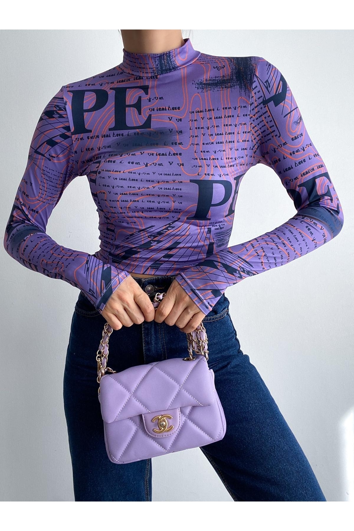 Dijital Baskılı Desenli Dik Balıkçı Yaka Uzun Kollu Crop Bluz