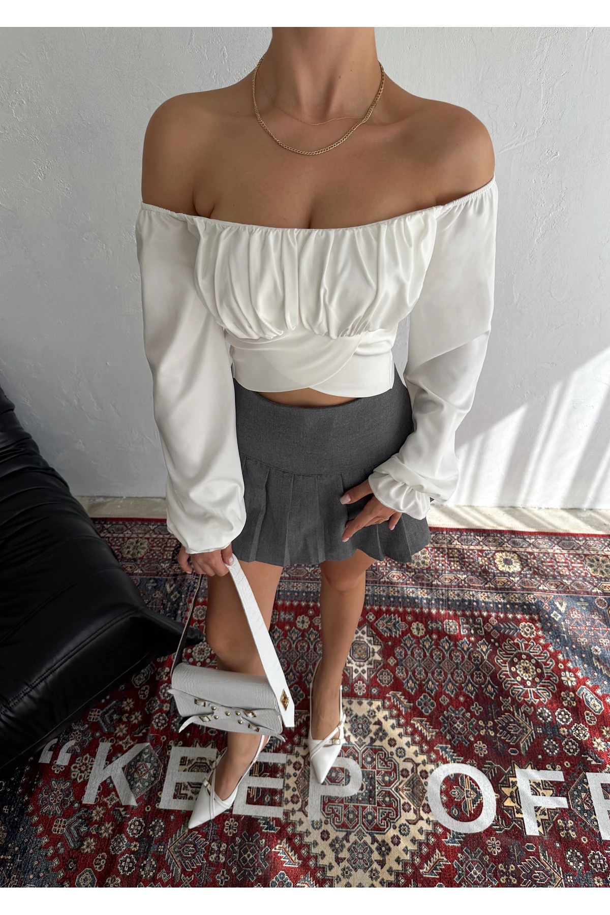 Kadın Madonna Balon Kol Yaka Alt Çapraz Büzgülü Dalgıç Kumaş Uzun Kol Crop Bluz