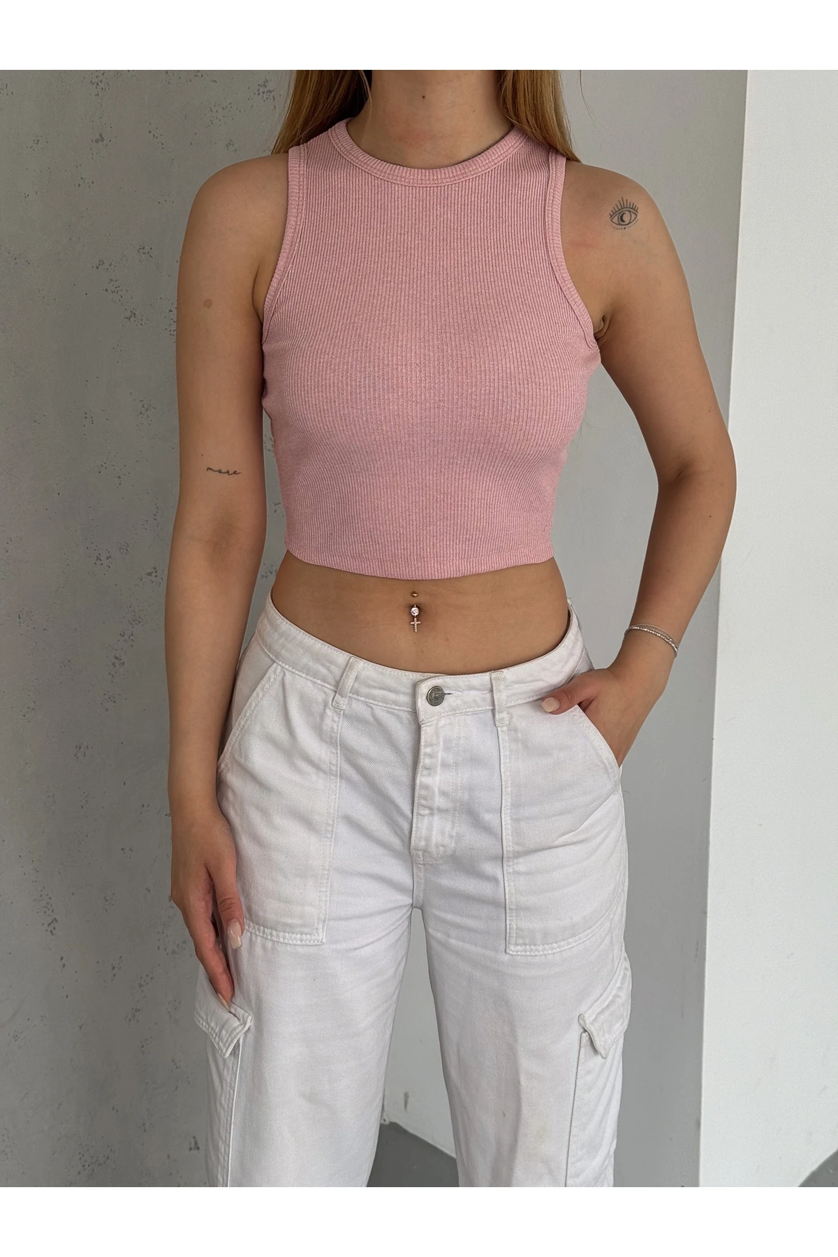Kadın Beyaz Sıfır Kol Halter Yaka Kaşkorse Crop Bluz