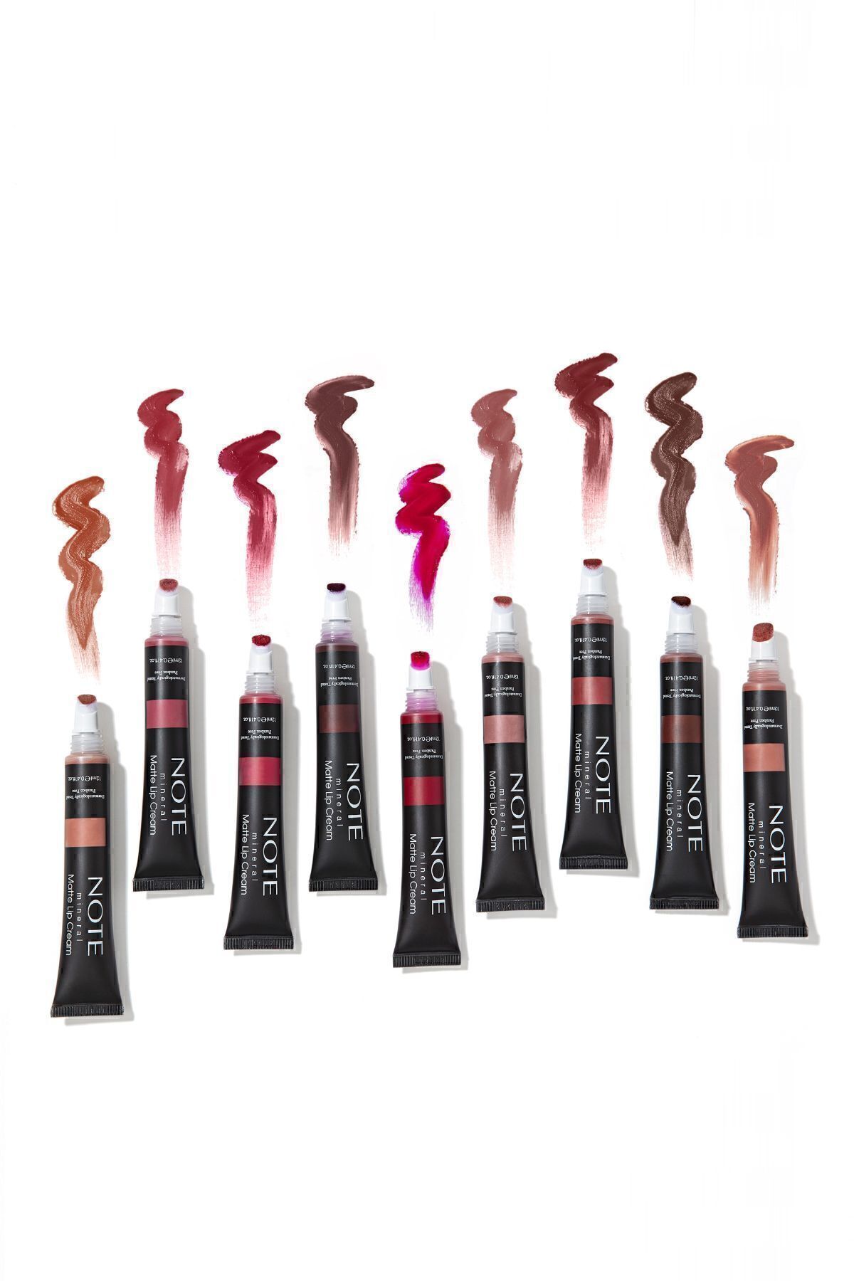 Mineral Matte Lip Cream Yarı Mat Bitişli Likit Ruj 01 Naked Kiss - Nude