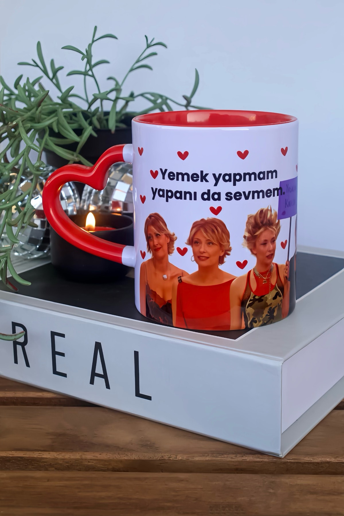 Avrupa Yakası Aslı Sütçüoğlu Yemek Yapmam Yapanı da Sevmem Kupa