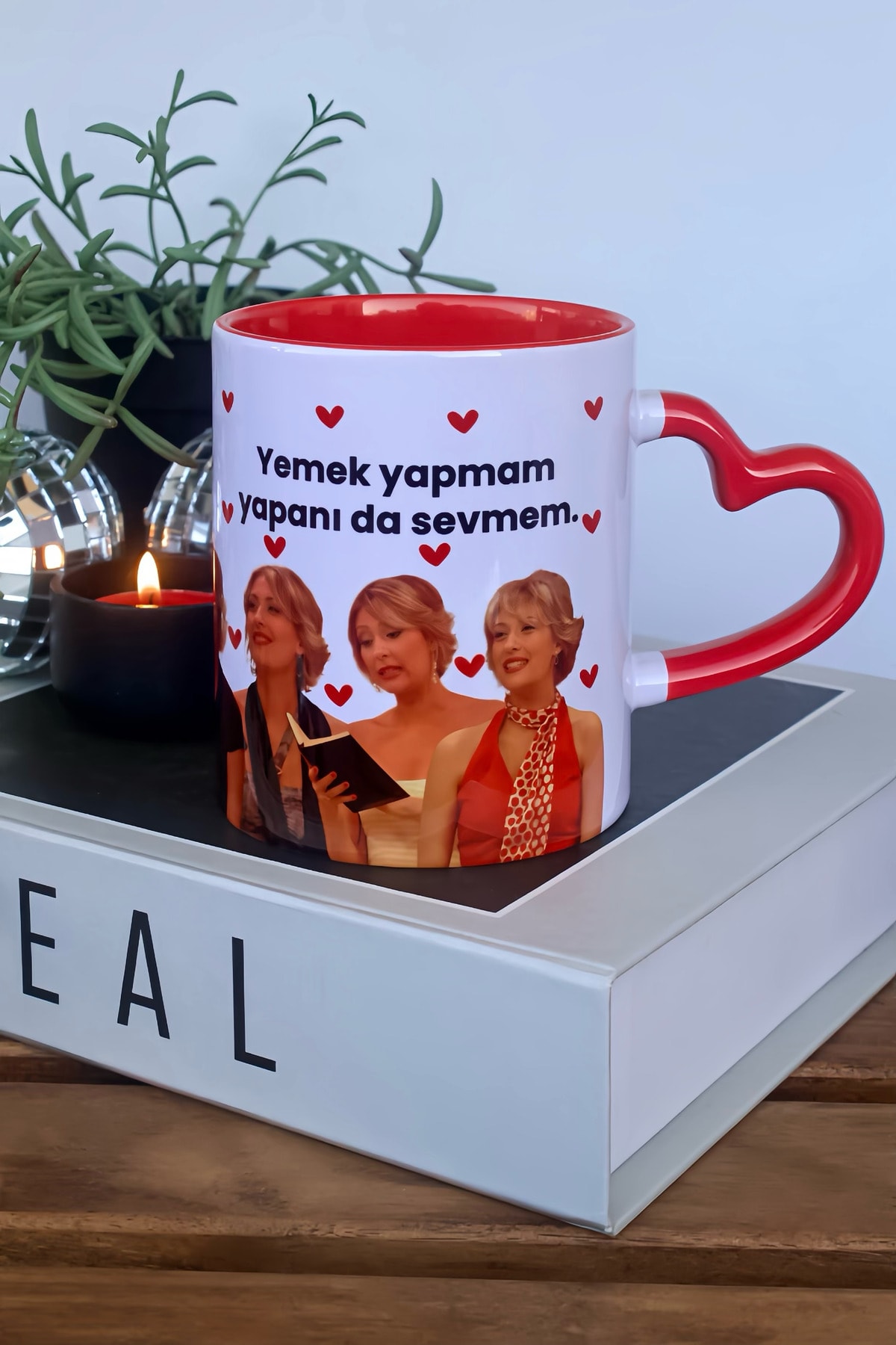 Avrupa Yakası Aslı Sütçüoğlu Yemek Yapmam Yapanı da Sevmem Kupa