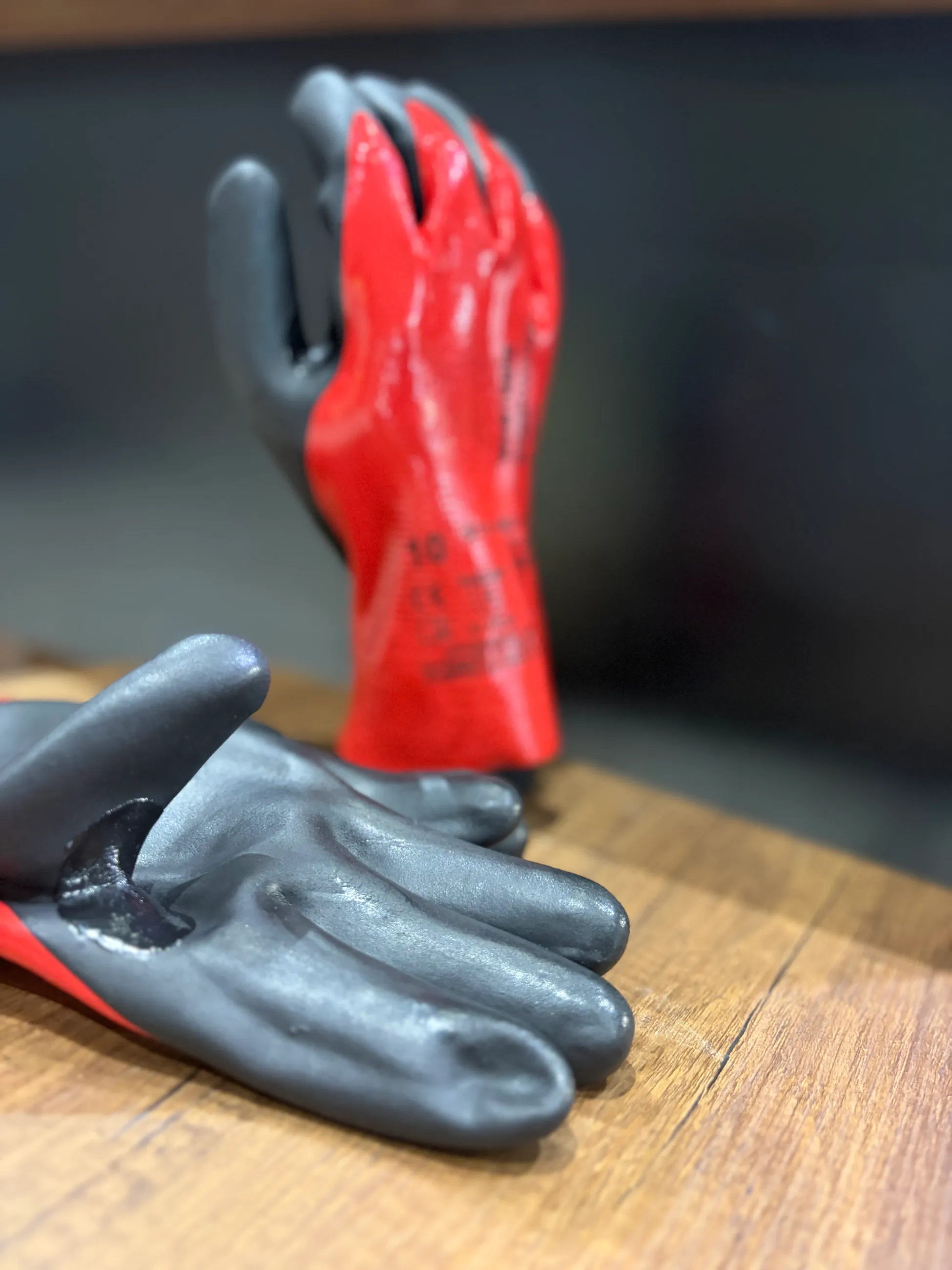W+R GRIPMASTER C18 FF kesilme dirençli iş eldiveni, 18 gauge dikişsiz örgü ve micro nitril köpük kaplama