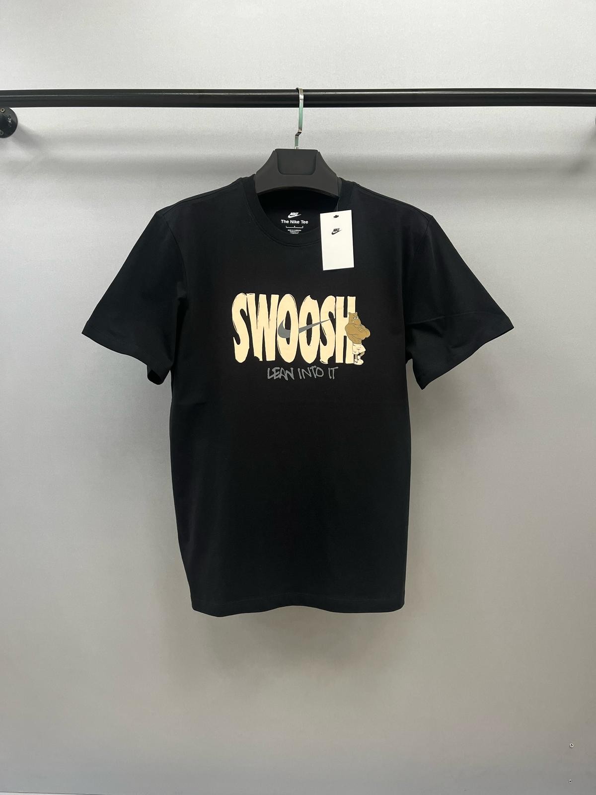 Swoosh Lean Into It Tişört - Siyah