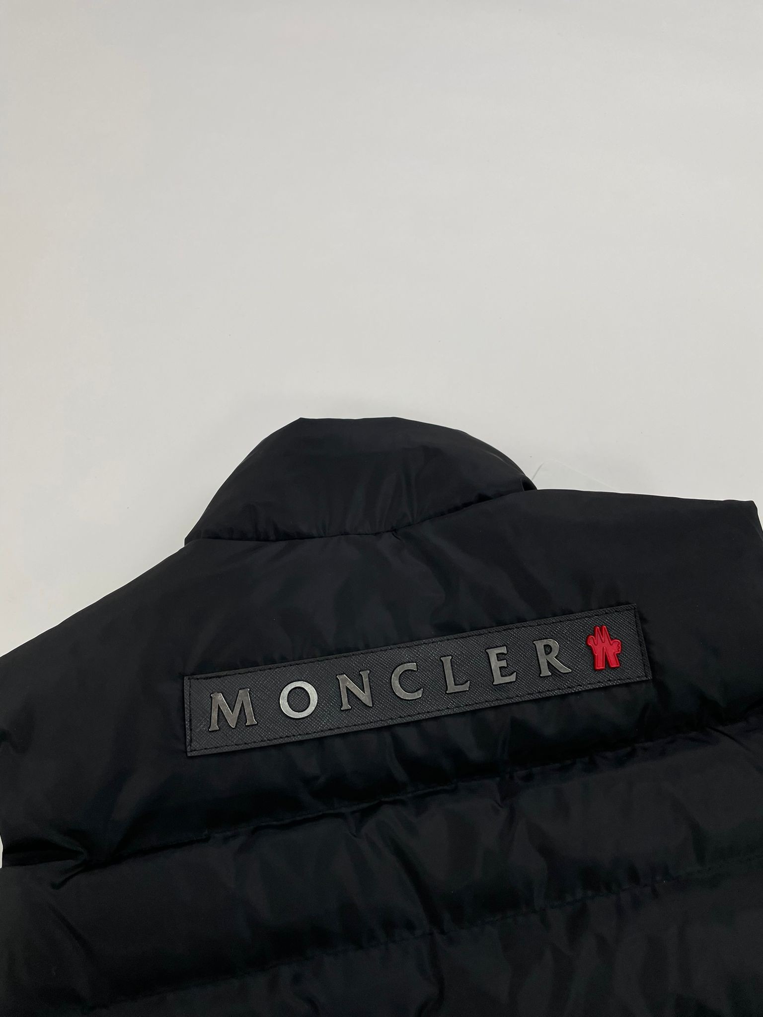 Moncler Yelek