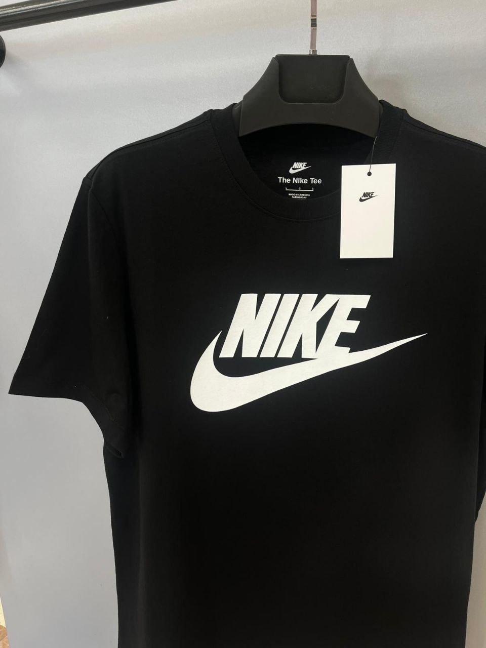 Sportswear Essentials Tişört