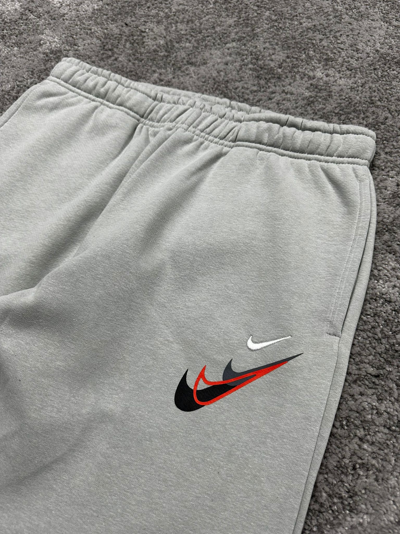 Triple Swoosh Graphic Jogger