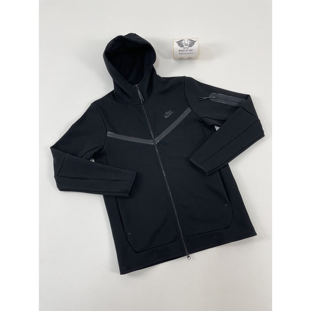 riflessi brand tech fleece