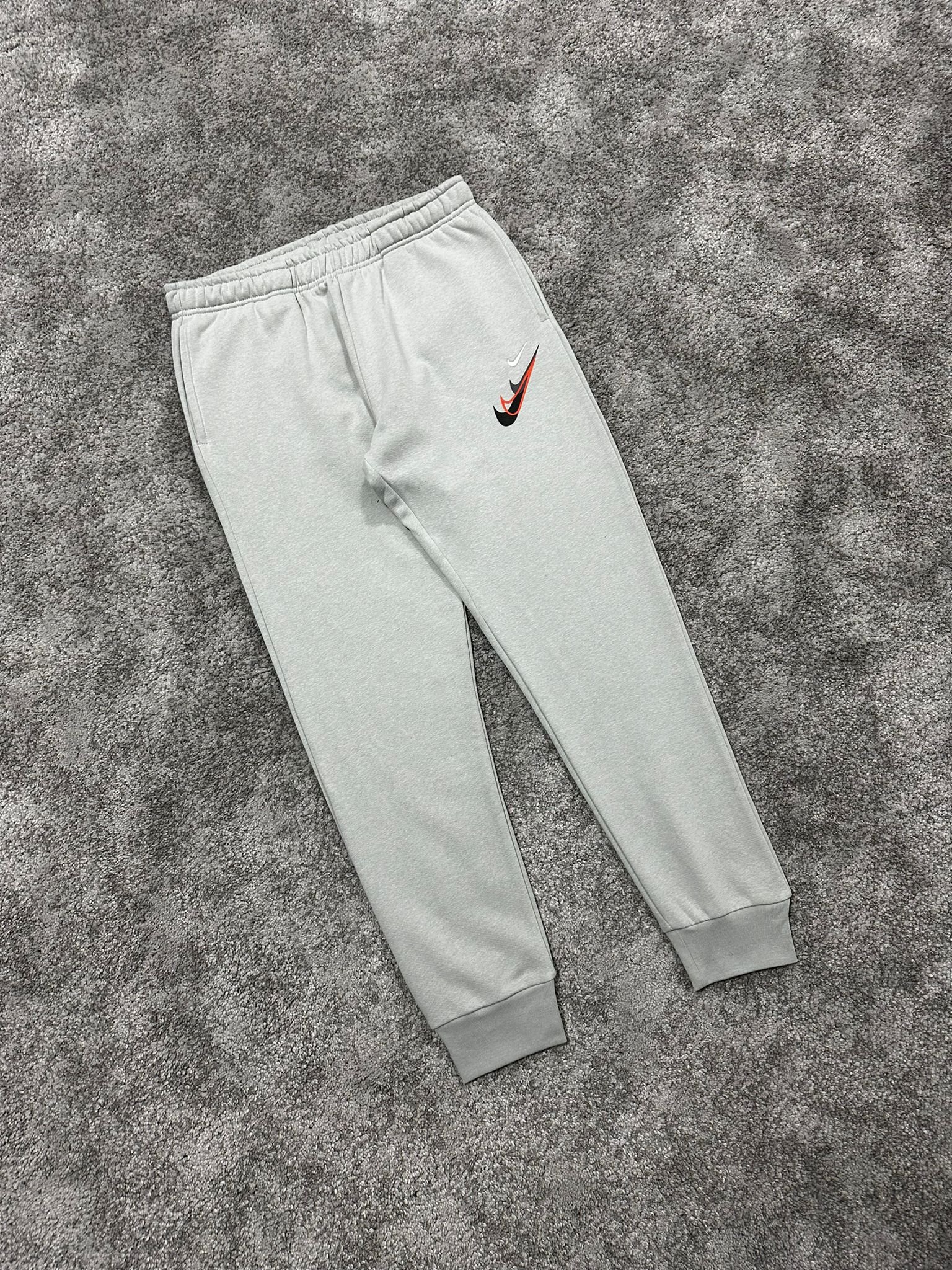 Triple Swoosh Graphic Jogger