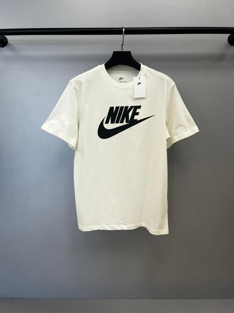 Sportswear Essentials Tişört - Kırık Beyaz
