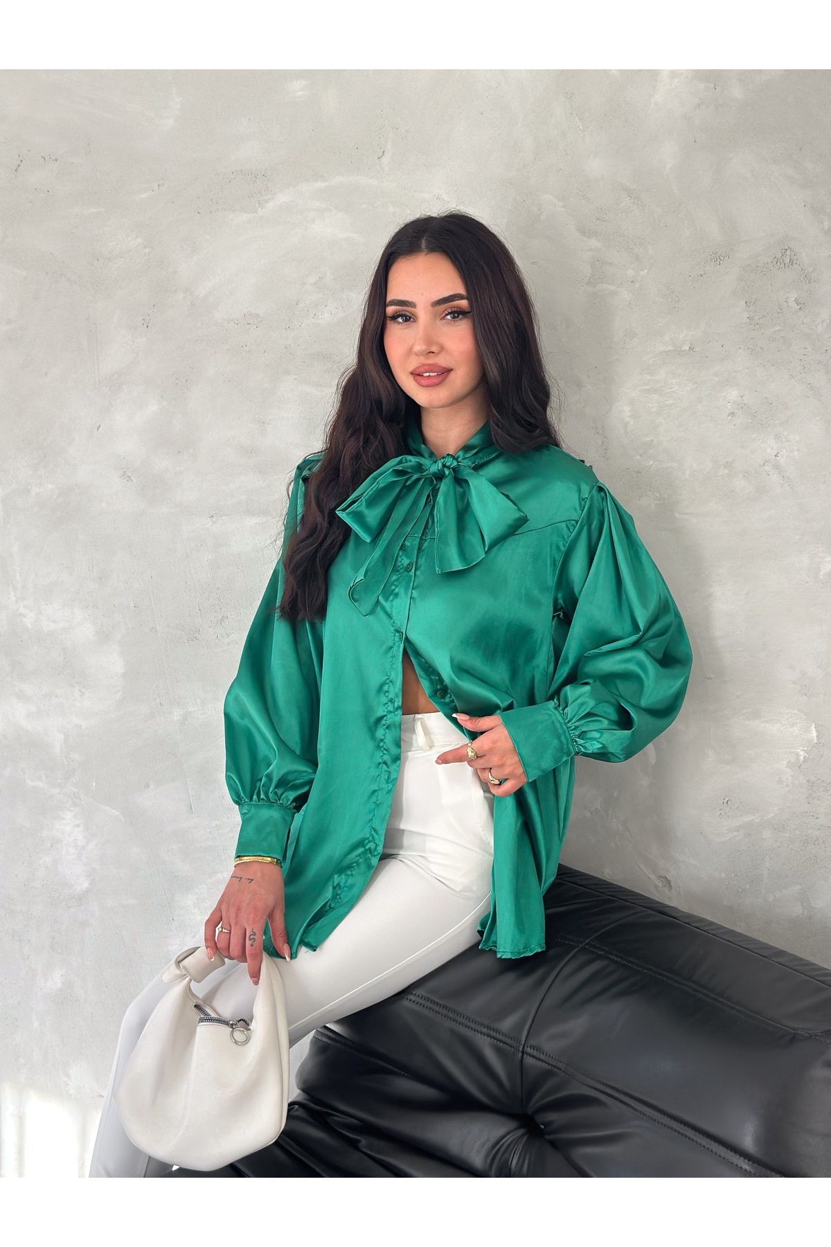 Kadın Benetton Saten Fiyonk Gömlek -  Saten Dokunuşuyla Şıklığın Zirvesi - yeşil