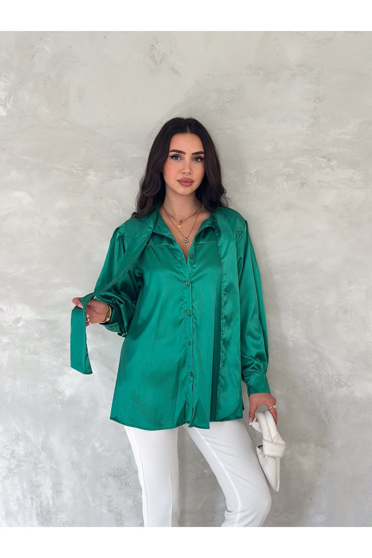 Kadın Benetton Saten Fiyonk Gömlek -  Saten Dokunuşuyla Şıklığın Zirvesi