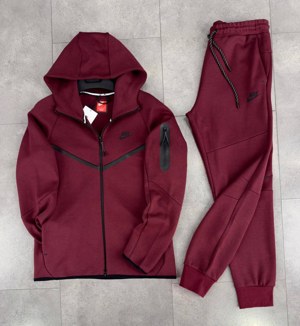 Tech Fleece SS25 - Bordo