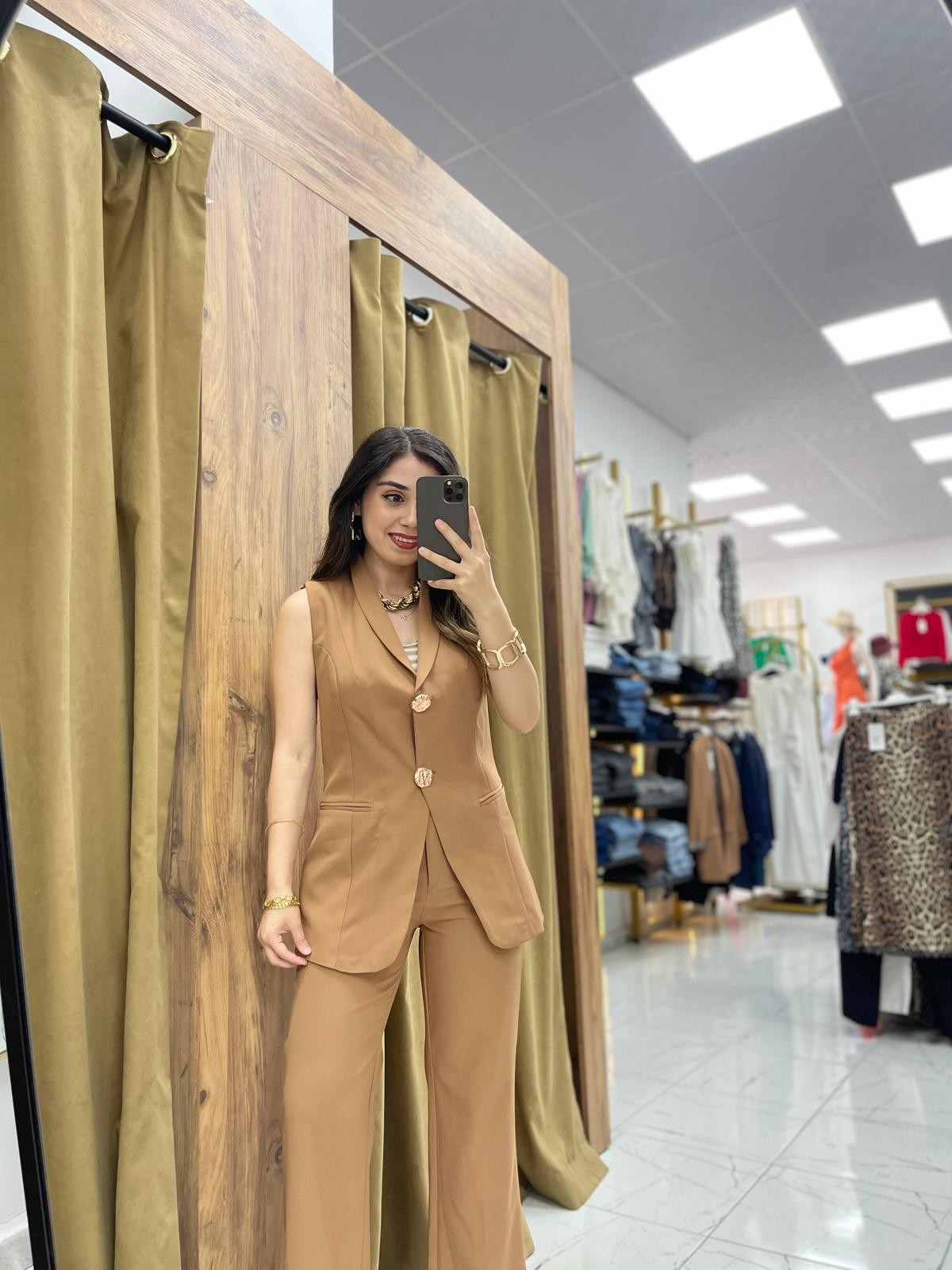 Wella Gold Düğmeli Yelekli Takım