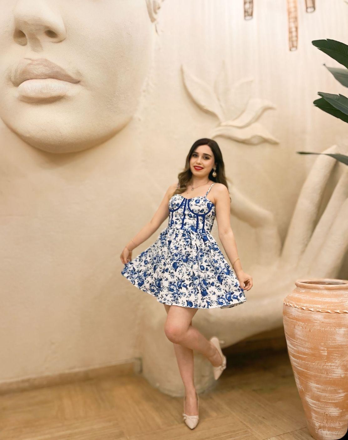 Mina Elbise