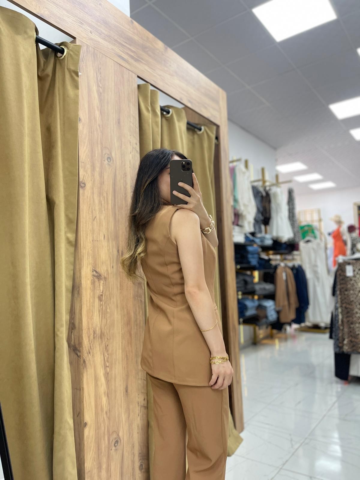 Wella Gold Düğmeli Yelekli Takım