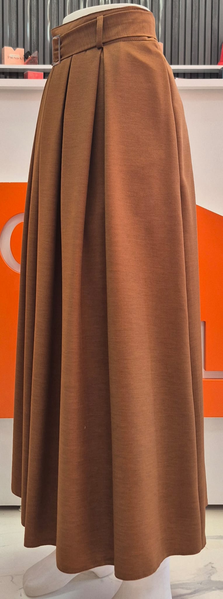 Tokalı Kemerli Kahverengi Uzun Etek