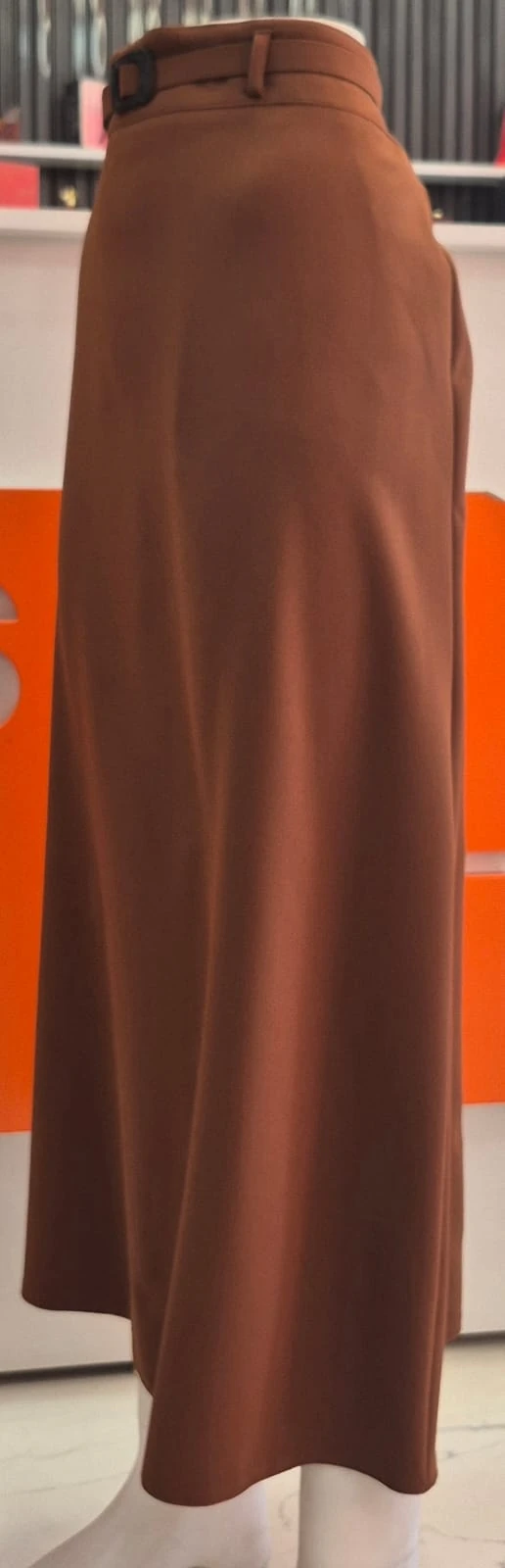 Tokalı Kemerli Kiremit Rengi Uzun Etek