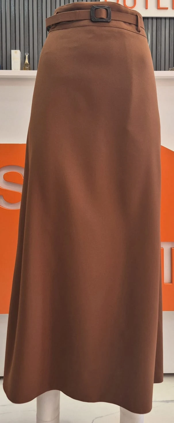 Tokalı Kemerli Kiremit Rengi Uzun Etek