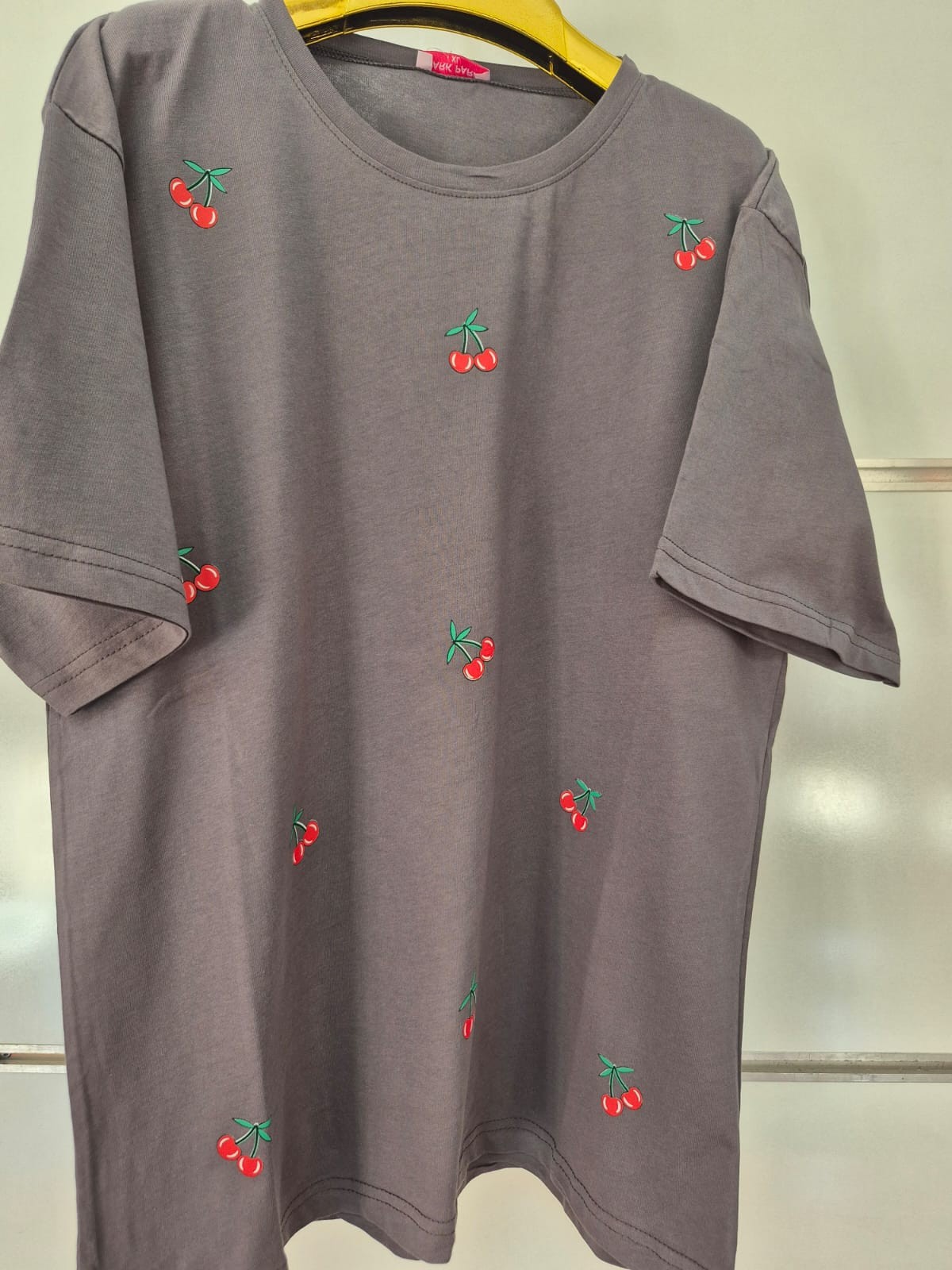 Kiraz Desenli Gri T-Shirt 