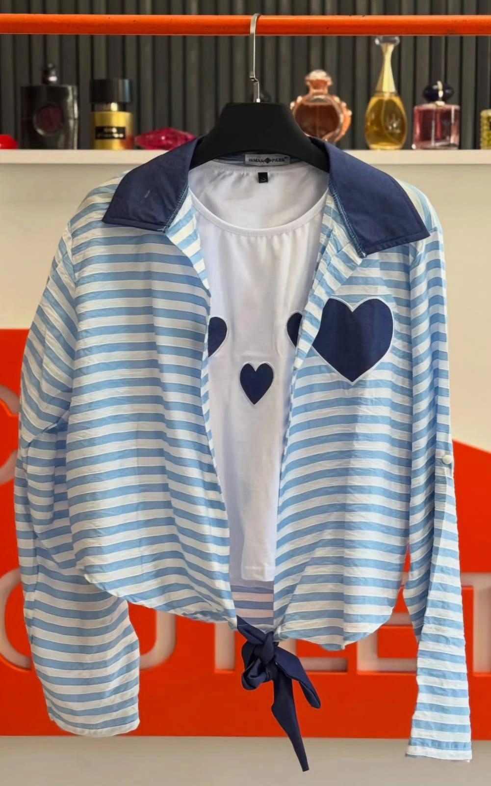 Mavi-Beyaz Çizgili Önden Bağlamalı Gömlek ve Kalp Detaylı Bluz Seti