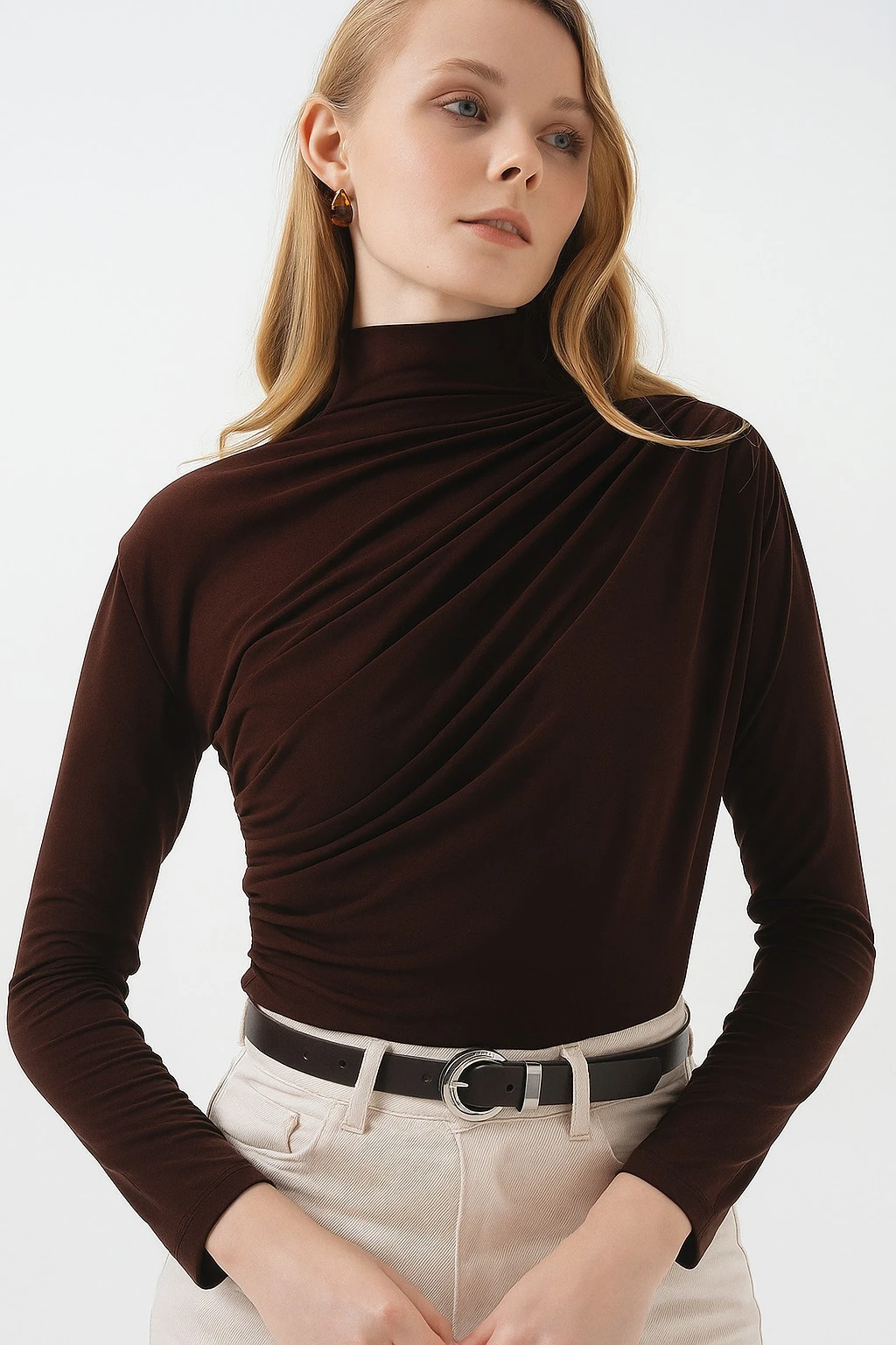 Acı Kahve Drapeli Yüksek Yaka Kadın Bluz