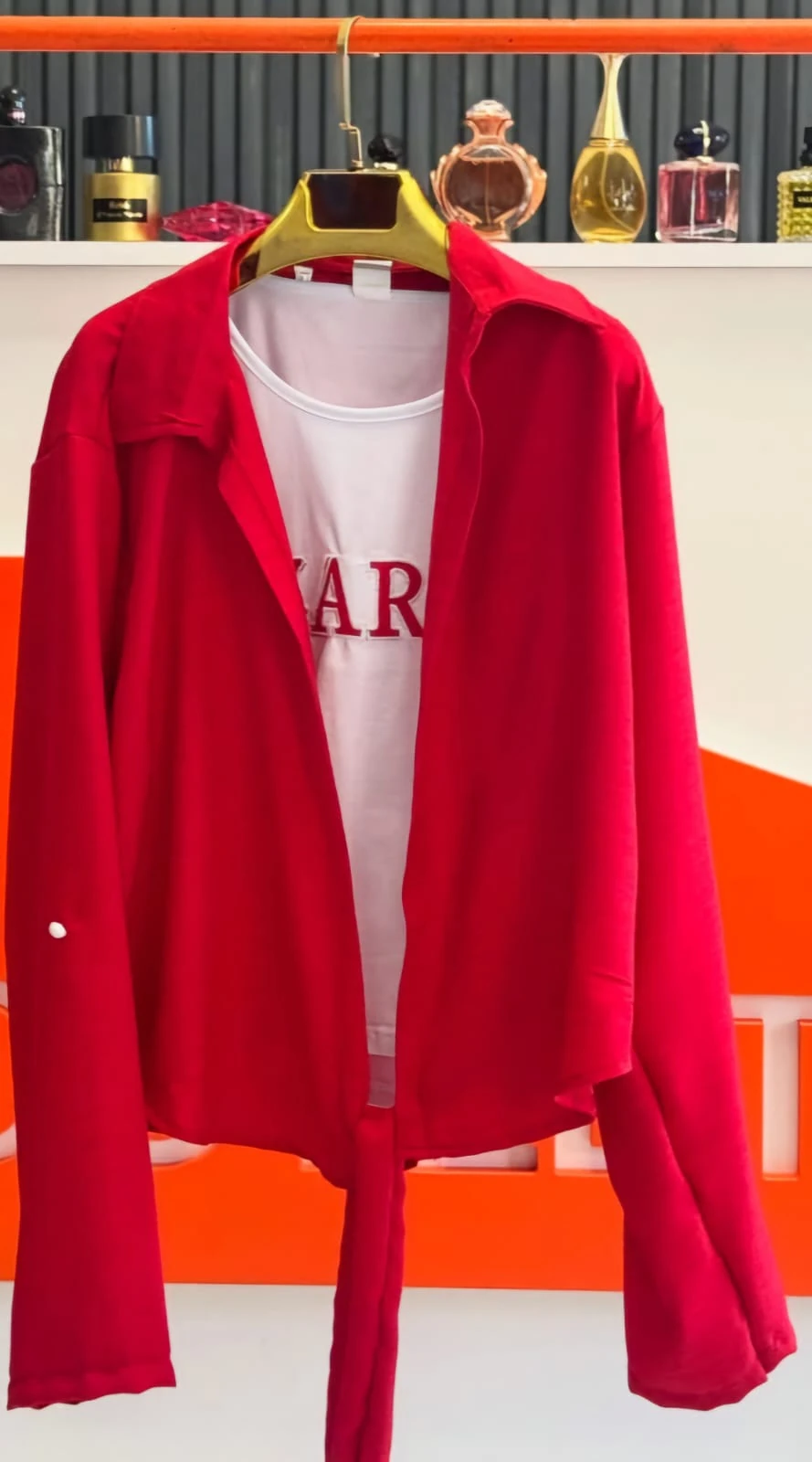 Kırmızı Önden Bağlamalı Gömlek ve Logolu Bluz Seti