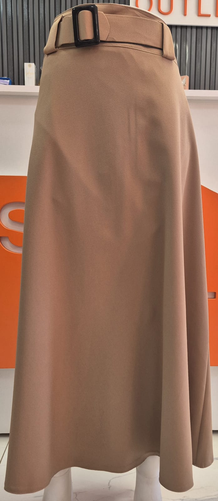 Tokalı Kemerli Bej Uzun Etek