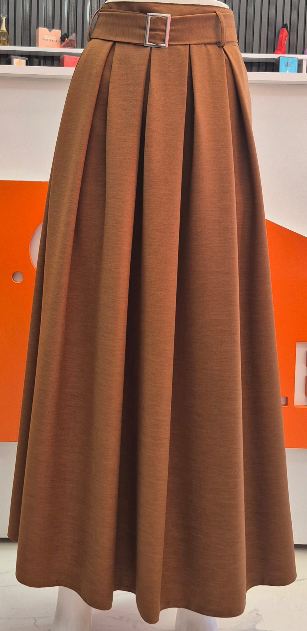 Tokalı Kemerli Kahverengi Uzun Etek